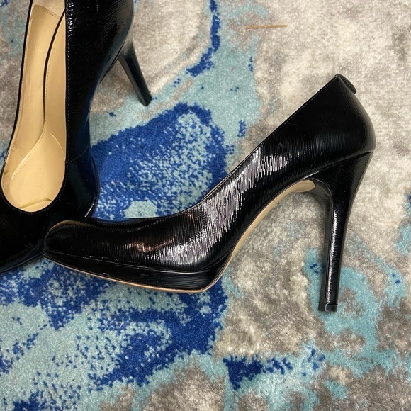 Micheal Kors Black Platform pumps size 8.5 - Picture 3 of 9